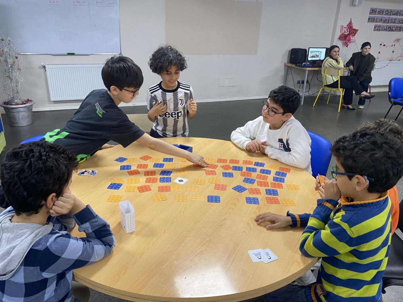 Séance de jeu pédagogique ECUME dans une salle de classe