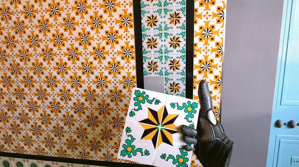 Panneaux de carreaux de céramique tunisienne aux motifs floraux